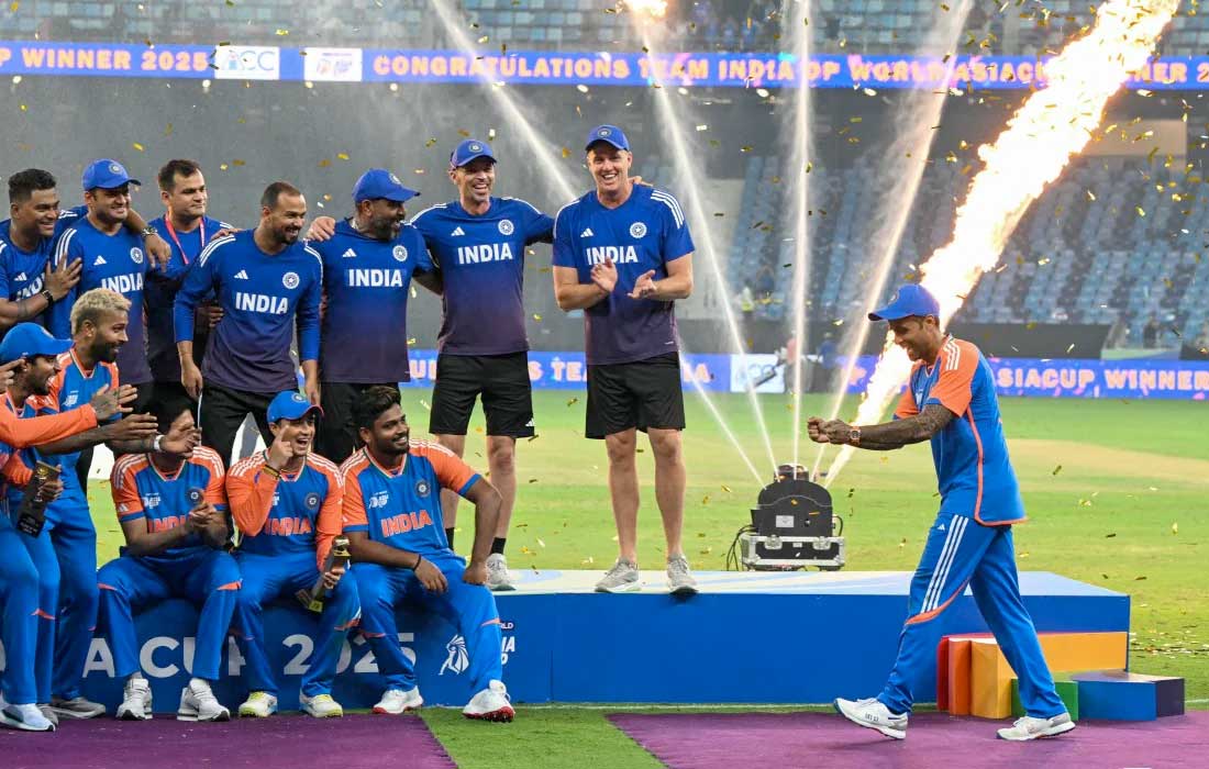 India’s Asia Cup 2025 Trophy Drama: Invisible Lift Goes Viral